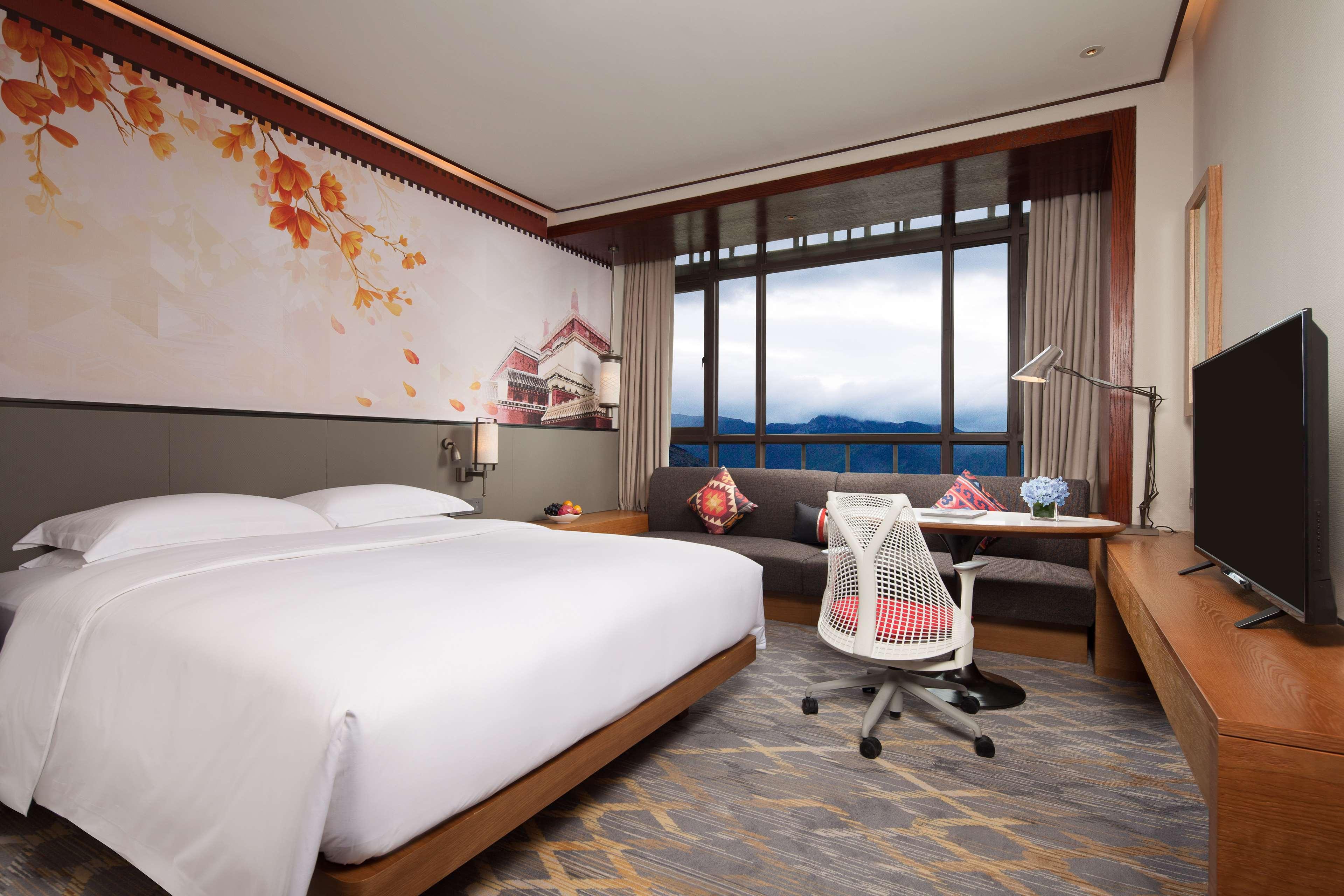 Hilton Garden Inn Shangri-La Exterior photo
